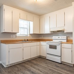 kitchen at Magnolia Terrace located in Macon, GA